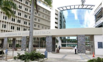 Aspecto de la sede de la estatal Autoridad de la Energía Eléctrica (AEE) en San Juan (P. Rico). EFE/Archivo