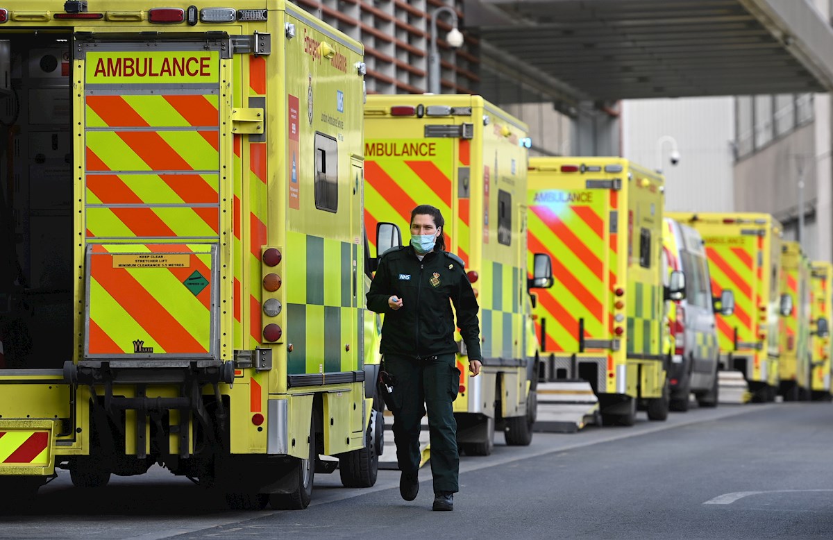 Reuno Unido ambulancia emergencia salud covid