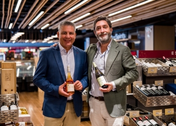 Pedro Alvarado, Wine Specialist de Ballester Hermanos, Inc. junto a Gonzalo Iturriaga, director técnico y enólogo de Bodegas Vega Sicilia.