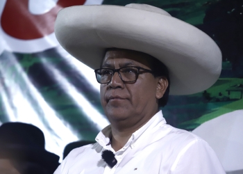 El candidato a la Presidencia de Perú por el partido Juntos por el Perú, Roberto Sánchez, asiste a un evento de campaña este 17 de mayo de 2026, en Lima (Perú). EFE/ Sebastián Blanco Salazar