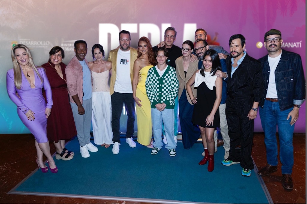 El elenco y equipo de producción de la película “Perla” durante una actividad promocional de la cinta, que iniciará su expansión internacional con estreno en República Dominicana el próximo 28 de mayo.