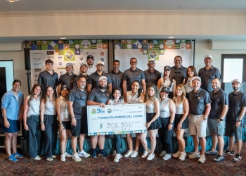 Participantes y organizadores del noveno Torneo de Golf Benéfico de la Fundación Ferries del Caribe durante la actividad celebrada en Río Grande.