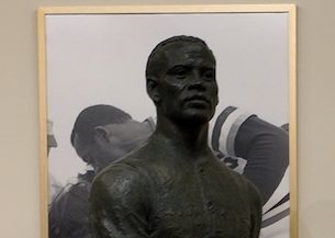 Estatua de Roberto Clemente en la entrada del Salón de la Fama del Béisbol en Cooperstown. Archivo